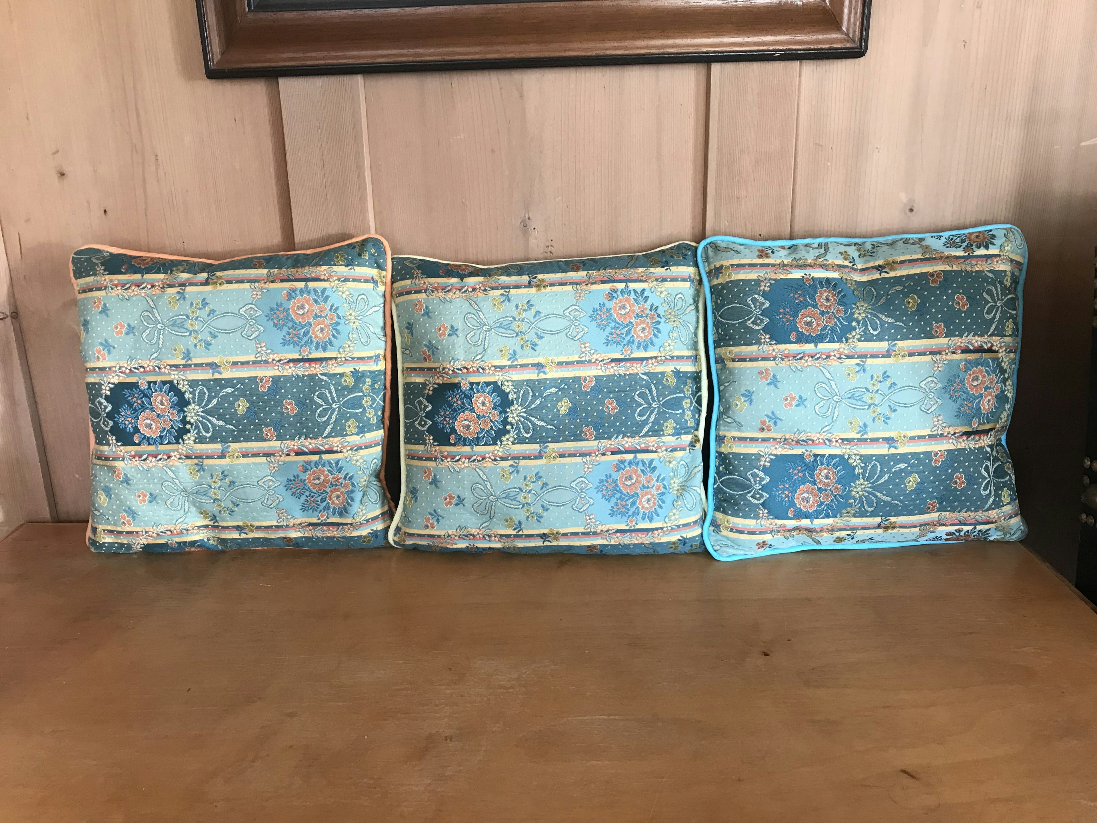 Decorative cushions , Lovely Hands - Suisse, Château-d’Œx, image 1 | Mimelis