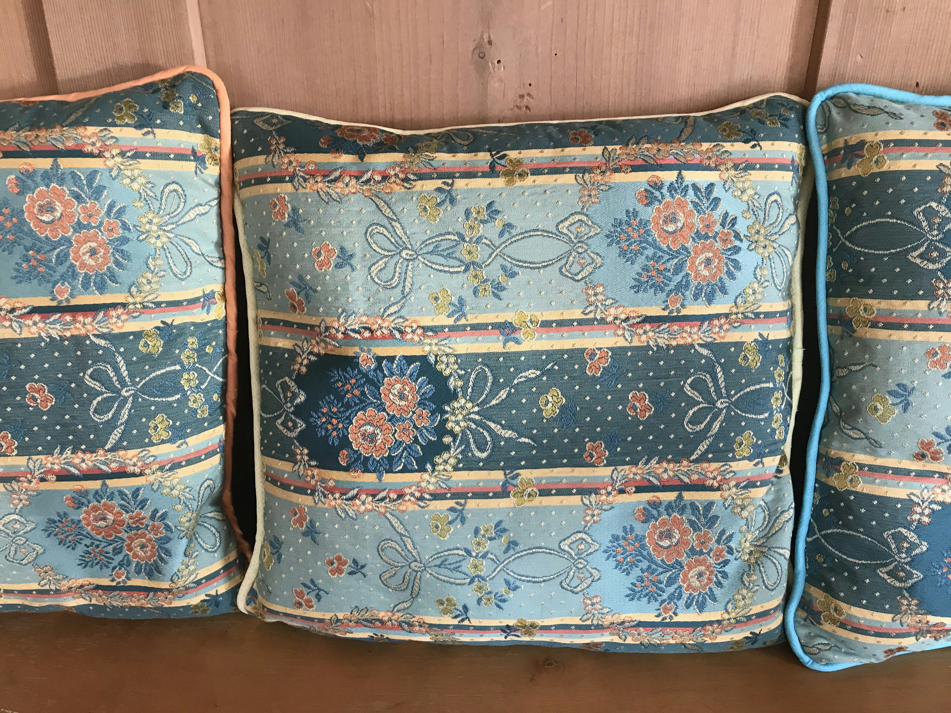 Decorative cushions , Lovely Hands - Suisse, Château-d’Œx, image 4 | Mimelis